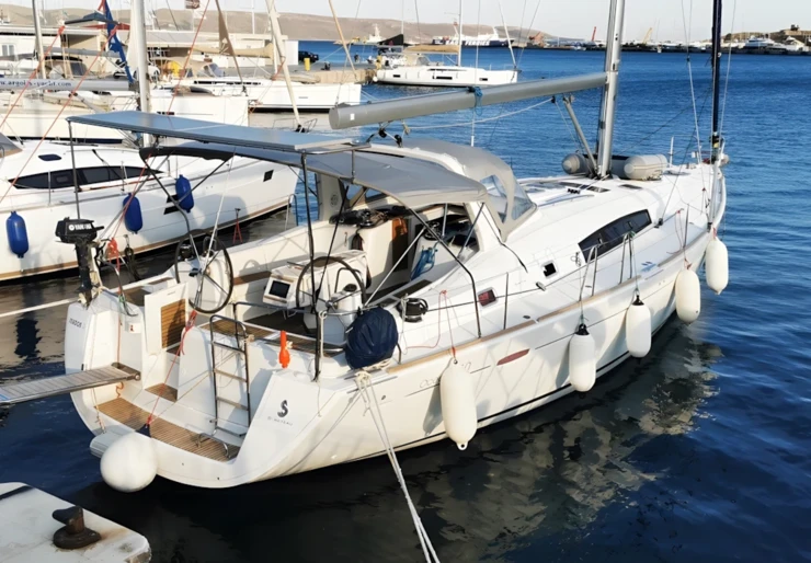 Oceanis 50 Family Lavrion - main port | Seladon II