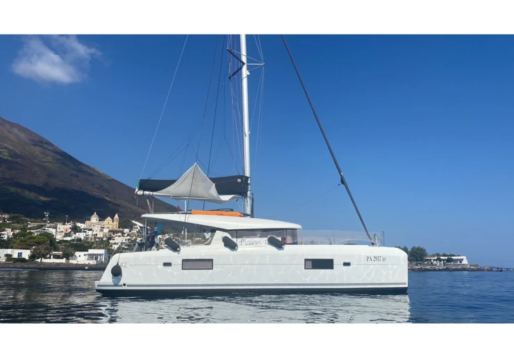 Lagoon 42 Villa Igea | MAGAN 1 WATER MAKER - PANNELS