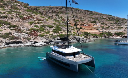 Moon Yacht 60