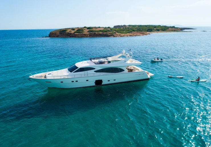 Ferretti 780 Hafen von Paros | Nineteen