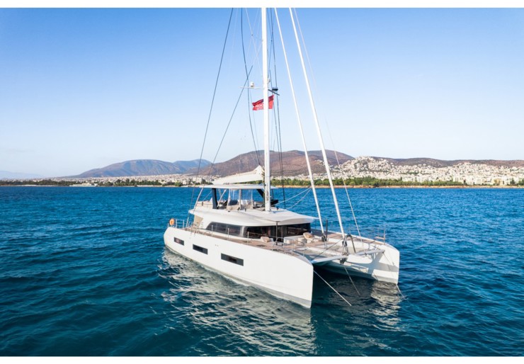 Lagoon Sixty 5 Agios Kosmas | WHITE CAPS