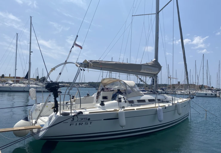First 35 Marina Polesana - isla de Katarina | NIKE