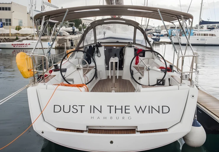 Sun Odyssey 389 Marina Frapa | Dust in the wind