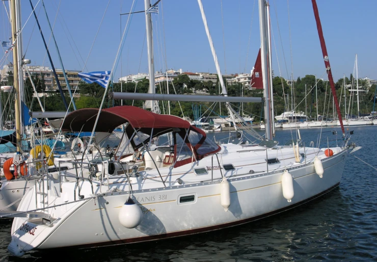 Oceanis Clipper 381 Hafen von Lefkada | Ouranos