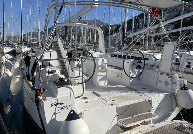 Oceanis 38.1 Hafen von Fethiye | Helena