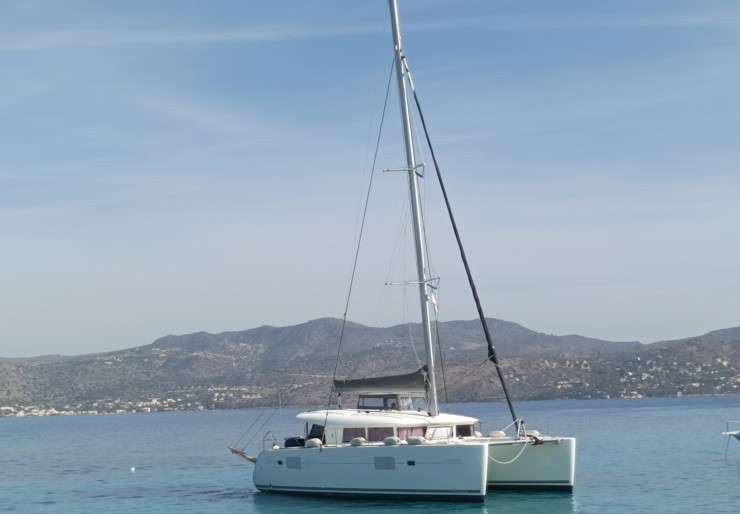 Lagoon 400 Nea Peramos in the Saronic Gulf | Tramontana