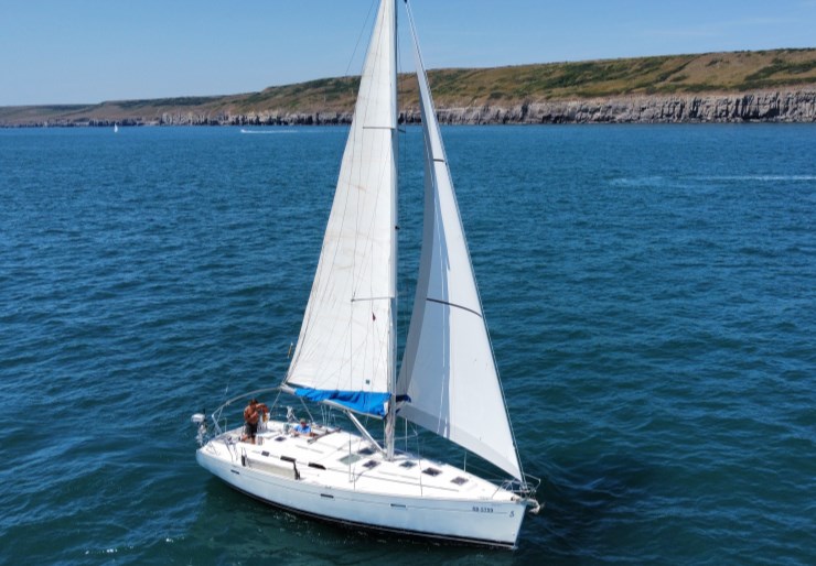 Oceanis Clipper 393 Poole | Holy Diver