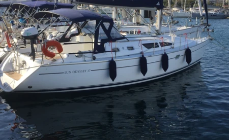 Sun Odyssey 37