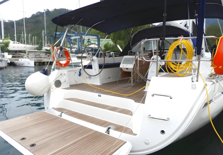 Bavaria Cruiser 51 Lavrion - port principal | Nanna