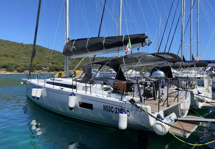 First 44 Cala dei Sardi | Saetta