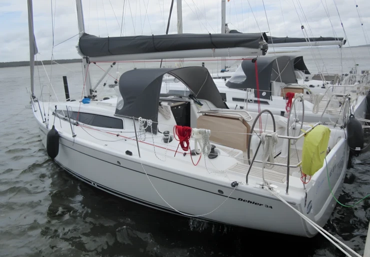 Dehler 34 Saltsjö Pir Marina - Saltsjöbaden | Seventeen