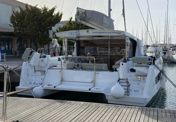 Bali Catsmart Hafen von Lefkada | The Maestro Cat