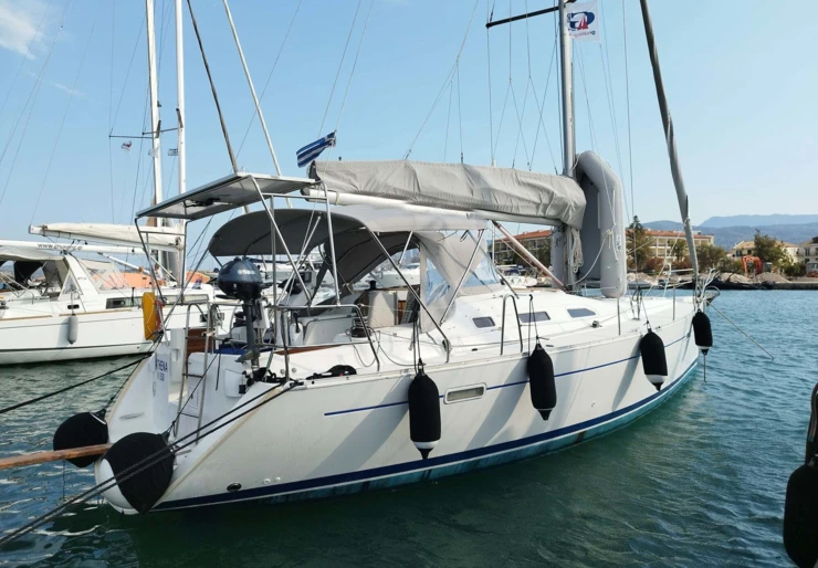 Oceanis Clipper 393 Porto di Lefkada | ATHINA Sails