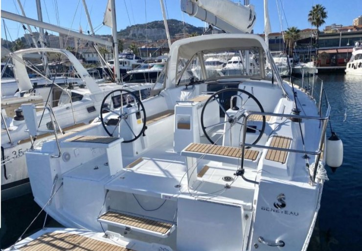 Oceanis 38.1 Port Grimaud | MAXIMUS