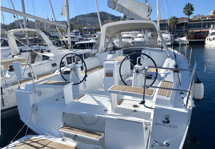 Oceanis 38.1 Port Grimaud | MAXIMUS