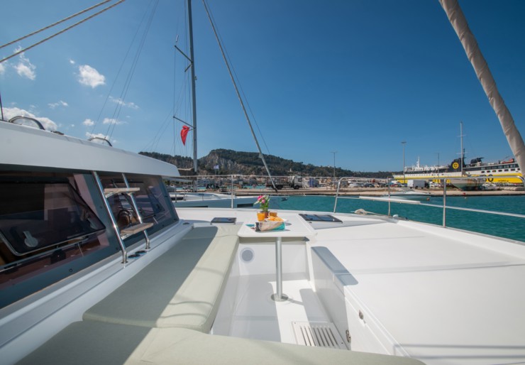 Bali Catsmart Lefkas harbour | SKIOUROS II
