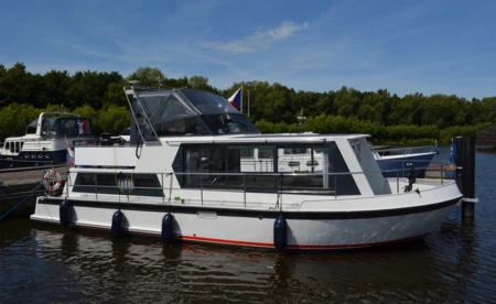 Safari Houseboat 1050