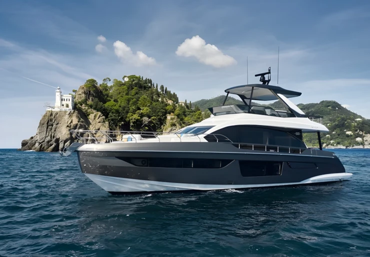 Azimut 68 Fly Marina Lav | Pangea