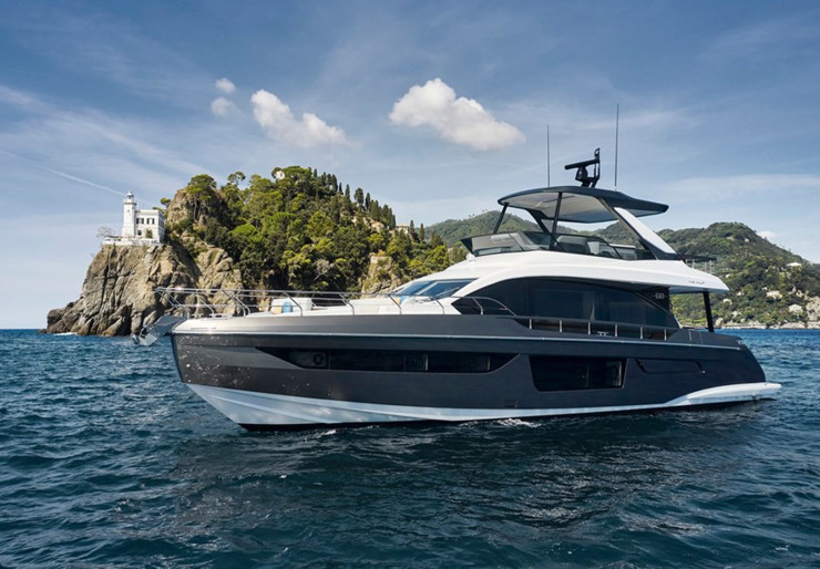Azimut 68 Fly Marina Lav | Pangea