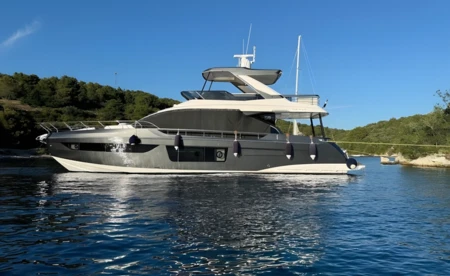 Azimut 68 Fly