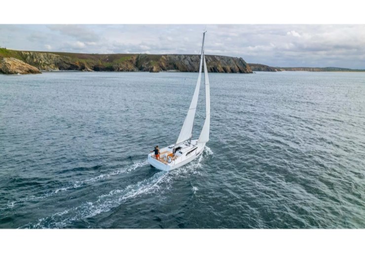 Oceanis 37.1 Marina d'Arechi | Scilla - Comfort line