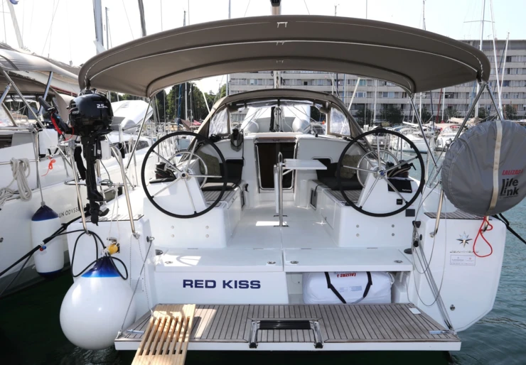 Sun Odyssey 380 ACI marina | Red Kiss