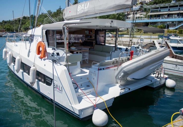 Bali Catsmart Hafen von Lefkada | Ela Thalassa III