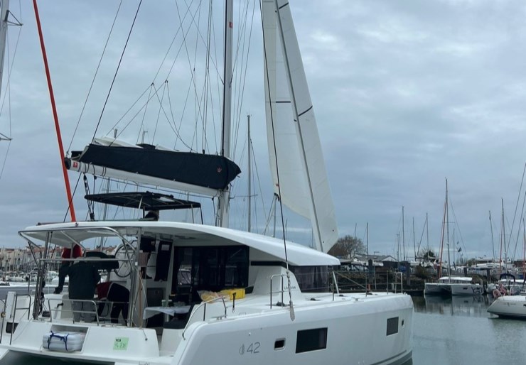 Lagoon 42 Alimos Kalamaki | Bellatrix (A/C,Electric Heads)
