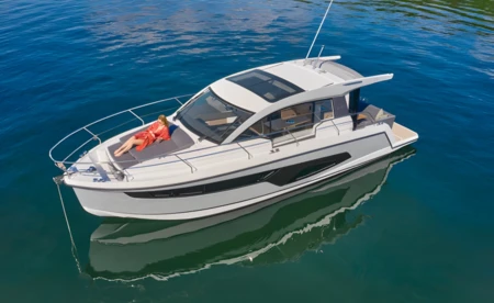 Sealine C335