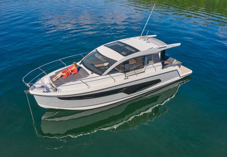 Sealine C335 Marina Kornati | Min Maity