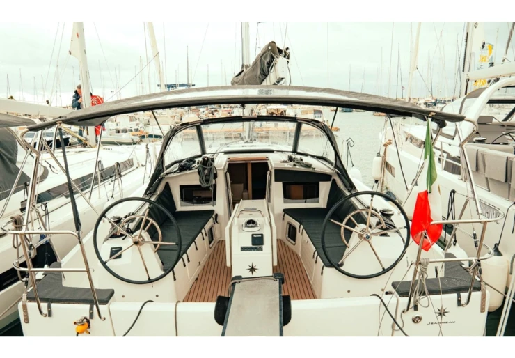 Sun Odyssey 410 Port de Salerne | Colibrì