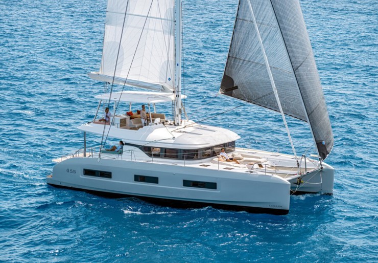 Lagoon 55 New Olbia harbour | SAILUXE - Magnifico