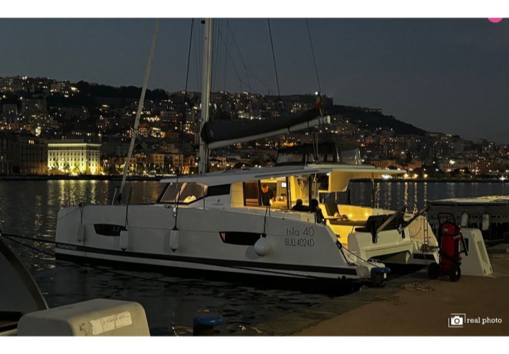 Isla 40 Castellammare di Stabia | Mmiria - A/C, Generator, Water maker