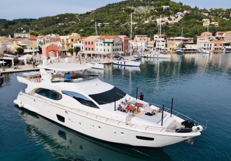 Azimut 85 Fly Marina Gouvia | La Fenice