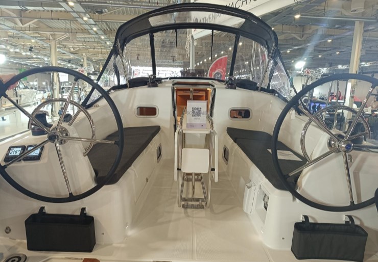 Sun Odyssey 350 Lavrio - porto principale | NORTHWIND 35