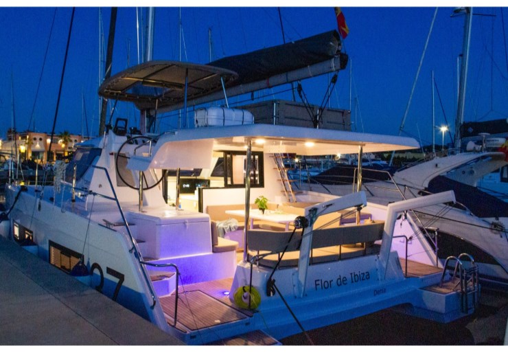 Aventura 37 Denia - Marina El Portet | Flor de Ibiza