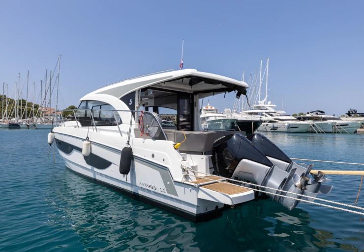 Antares 11 OB Marina Frapa | FALCON