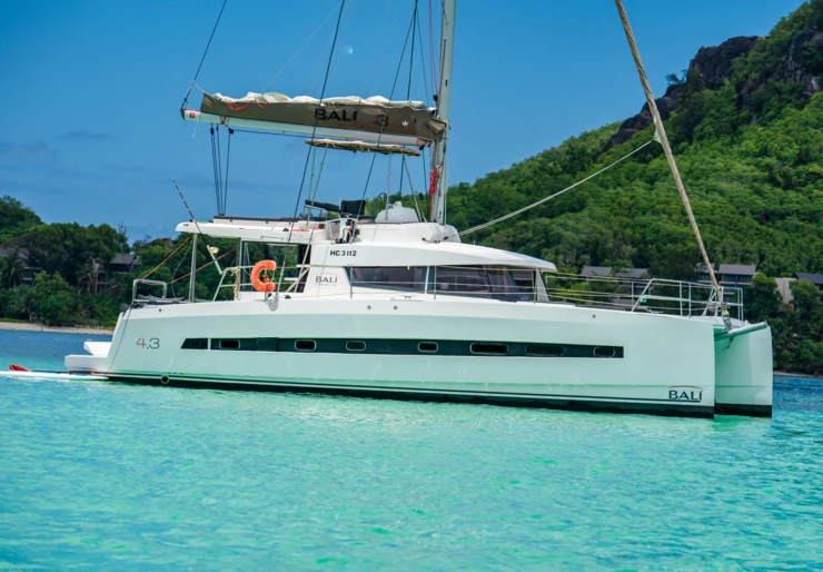 Bali 4.3 Eden Island Marina | Antares