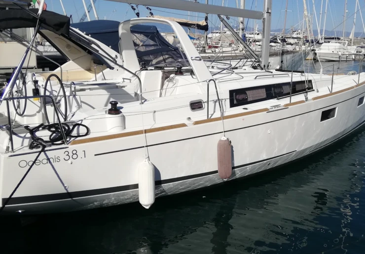 Oceanis 38.1 Vibo Valentia - Vibo Marina | Chica