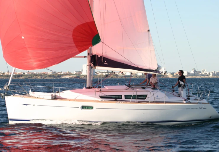 Sun Odyssey 36i Lavrio - porto principale | Celeste
