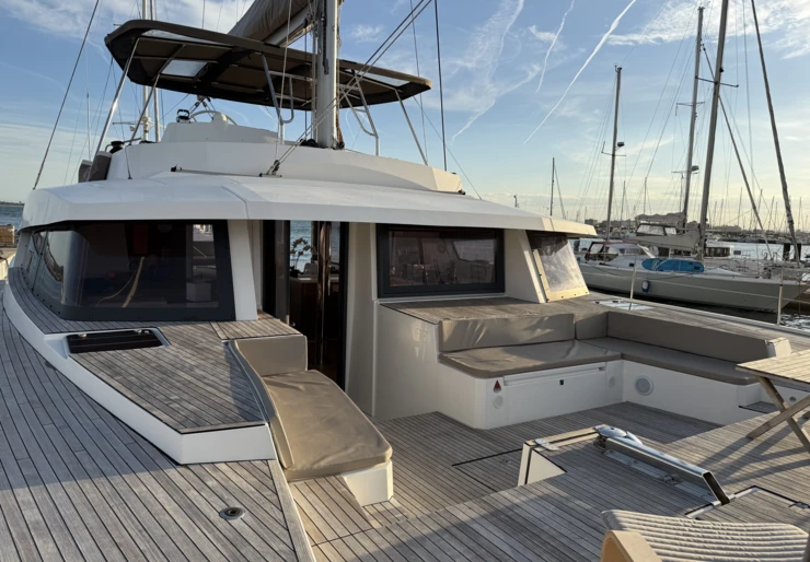 Bali 5.4 Club nautico of valencia | Blue Lagoon