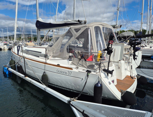 Oceanis 37