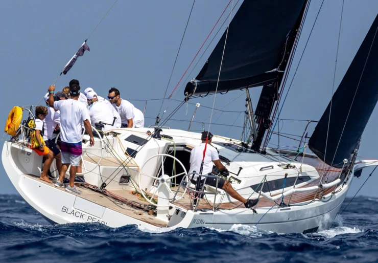 Italia Yachts 12.98 Mikrolimano Port | Black Pearl