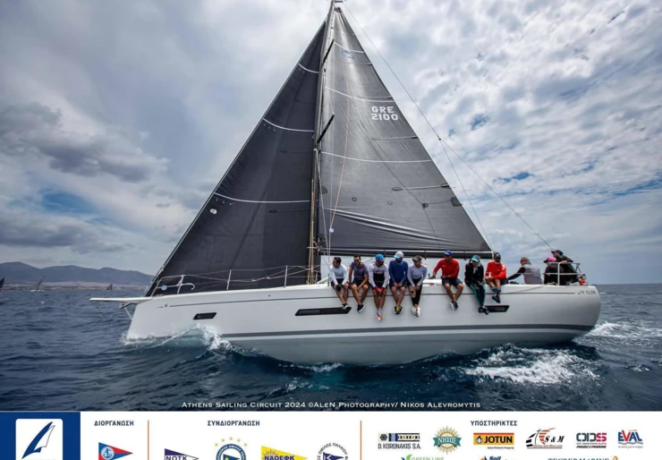 Italia Yachts 12.98 Mikrolimano Port | Black Pearl