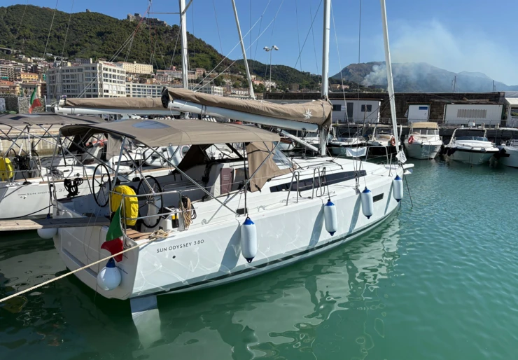 Sun Odyssey 380 Port de Salerne | Giulietta & Romeo