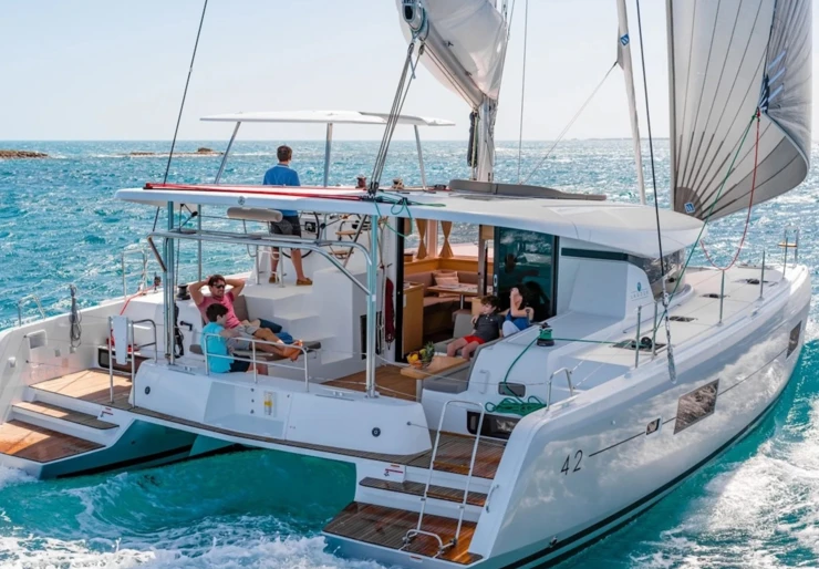 Lagoon 42 Puerto de Portisco | Pitagora