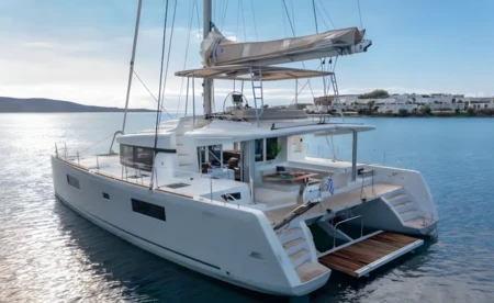 Lagoon 52