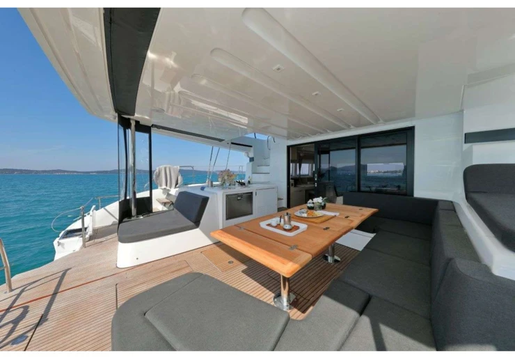 Lagoon 55 New Marina Kastela | CHAMPAGNE PLEASE