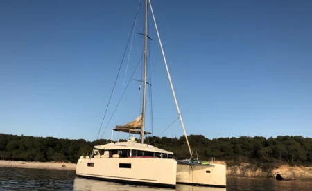 Lagoon 52