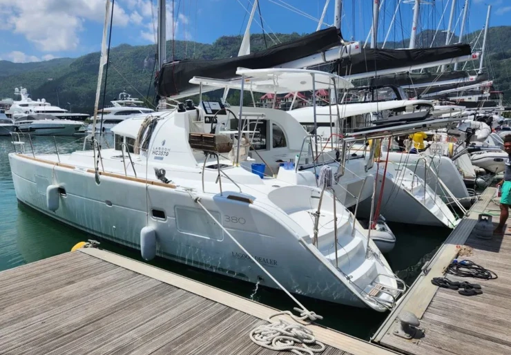 Lagoon 380 Eden Island Marina | PAPANGA